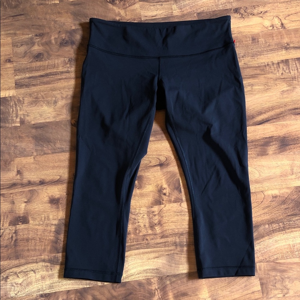 Lululemon Womens Black Active Capri Leggings - Comfort Stretch size 12